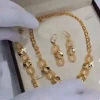 نیم ست بدلی اصلا استفاده نکردم رنگ ثابت استیل
