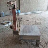 باسکول سنگی صنعتی تعدادی قالب ‌شیشه بلور و‌پلاستیک