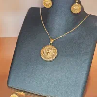 نیم ست ورساچ طلای 18 عیار نو اجرت مناسب