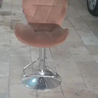 صندلی جلوی اپن آشپزخانه با تنظیم ارتفاع