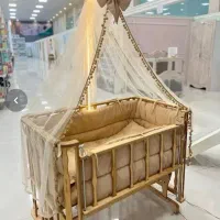 تخت و گهواره کنار مادر آنجل