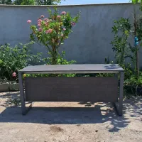 میز مدیریت و کنفرانس در حده نو