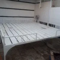 تخت اهنی