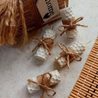 گیفت و شمع موم عسل