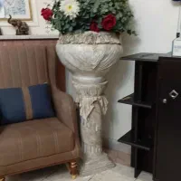 گلدان کنار سالنی