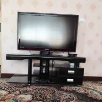 میز زیر تلویزیون شیشه ای سالم