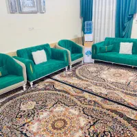 مبل ۷نفره همراه با جلو مبلی و ۳تا عسلی و پرده