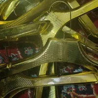 چوب لباسی طلایی در حد نو