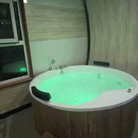 وان جکوزی حمام سه نفره گرد و روف گاردن