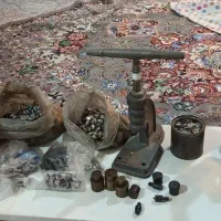 دستگاه دکمه زن با دکمه ها و تجهیزات