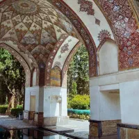 باریستا .فروشنده .سالندار .نظافت چی