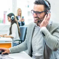 استخدام کارشناس فروش تلفنی