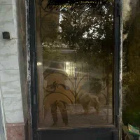 در اهنی فرفوژه با لولا با شیشه سکوریت