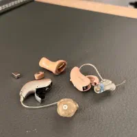 تعمیرات انواع سمعک، فروش باتری و قالبگیری
