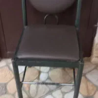 دو عدد صندلی آهنی چرم کفی و پشتی تازه عوض شده نو