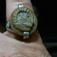 انگشتر نشان کهنه مهره بی نظیر خاص و کمیاب