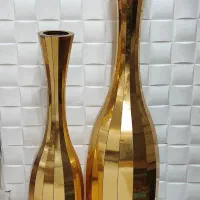 گلدان کنار سالنی