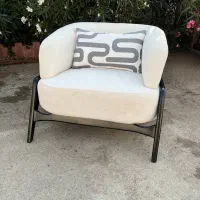 نیازمند زیر کار زن ماهر مبل