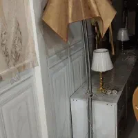 آباژور ایستاده