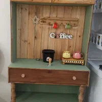 کافیبار بسیار زیبا. کتابخانه .ویترین.