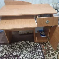 میز کامیپوتر و تلویزیون قدیمی ۲۱
