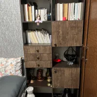 میز تلویزیون و کتابخانه