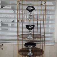 قفس نیم دایره کنار سالنی