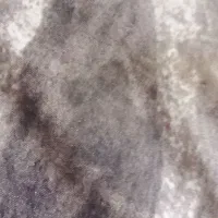 تعدادی پارچه چادری و پیراهنی و کت و شلواری