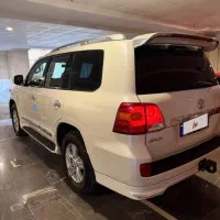 تویتا لندکروز۲۰۱۱