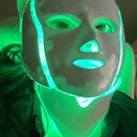 آموزش فشیال صورت. پاکسازی تخصصی و مدل پاکسازی پوست