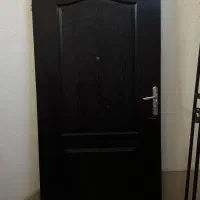 درب ورودی چوبی و حفاظ فلزی با قاب و چهارچوب فلزی