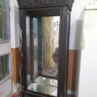 بوفه برافروش شیشه جلوش شکسته