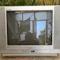 یک دستگاه تلویزیون 20 اینچ در حد نو