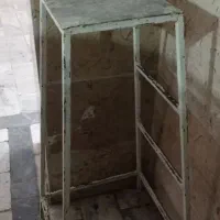 چهار پایه آهنی
