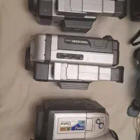 تعدادی دوربین عکاسی و فیلمبرداری