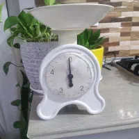 یک عدد ترازوی آشپزخانه در حد نو