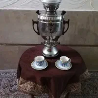 سماور گازی 5 لیتری جنس برنج . ودوعدد پایه 10لیتری
