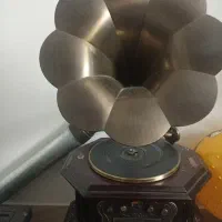 گرامافون با میز سالم