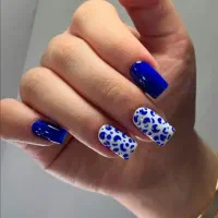 خدمات کاشت ناخن۳۰۰