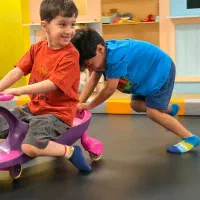 نظافتچی و خدمات مجموعه کودک