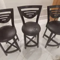 صندلی چوبی جلوی اپن