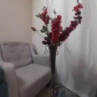 گلدان با گل مصنوعی