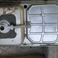 یک عدد هود و سینک اشپزخانه