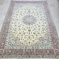 فرش جفت ۹ متری گل‌ابریشم کاشان حاشیه پیازی