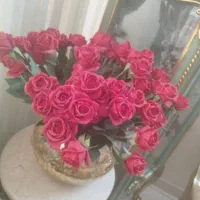 گلدان بهمراه گل رز