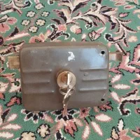 قفل درب حیاط و دو عدد قفل و دستگیره درب