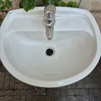 کاسه دستشویی و شیر آب