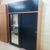 کمد ریلی کمد مشکی و طرح چوب و آینه قدی