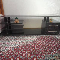 میز تلویزیون شیشه‌ای و هایگلاس مشکی