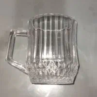 لیوان اب و استکان چای